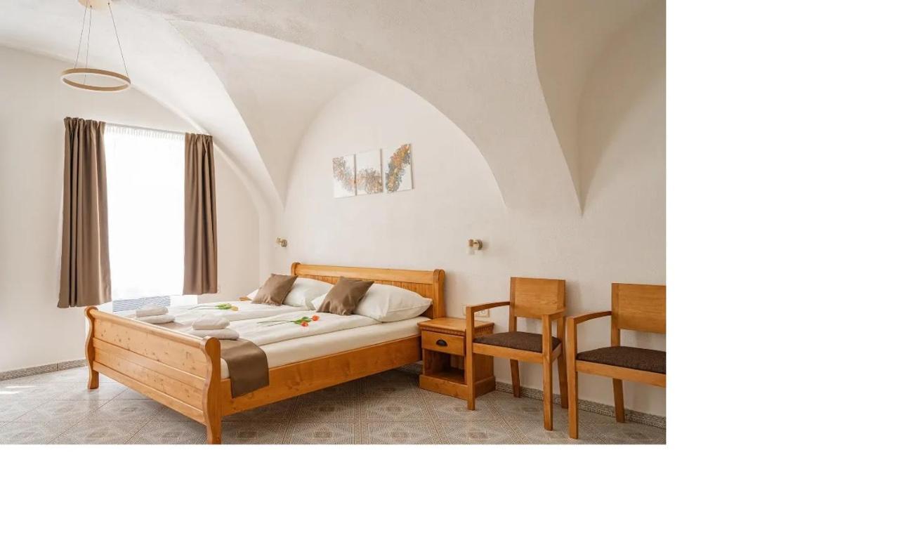 Penzion Kardinal Mikulov Extérieur photo